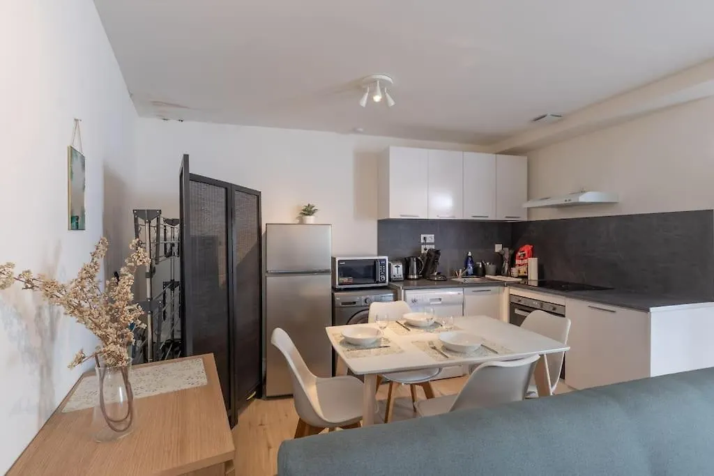 Cabana & Hypercentre Cosy Apartment Roanne 0*,  France